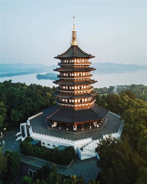  Leifeng Pagoda – Wspaniałe widoki i historia w pigułce!