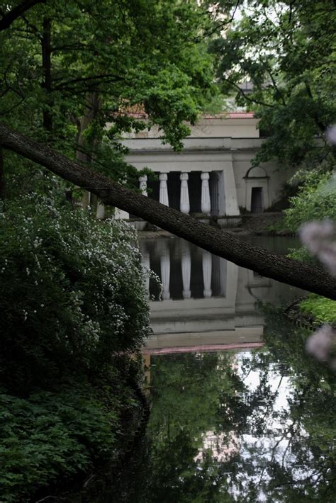 Świątynia Dajian Shan - Urocza Oaza Spokoju i Architektury Chińskiej