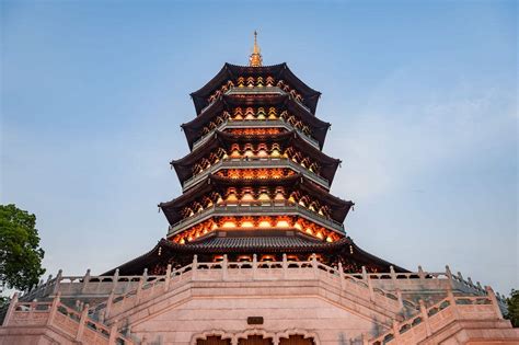  Leifeng Pagoda – Wspaniałe widoki i historia w pigułce!