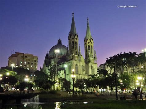 Praça da Sé: Architektoniczny klejnot i tętniące życie São Paulo!