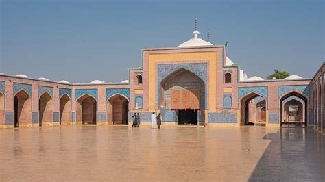  Shah Jahan Mosque - Arcydzieło Mughalów i Sanktuarium Spokoju w Umarkot